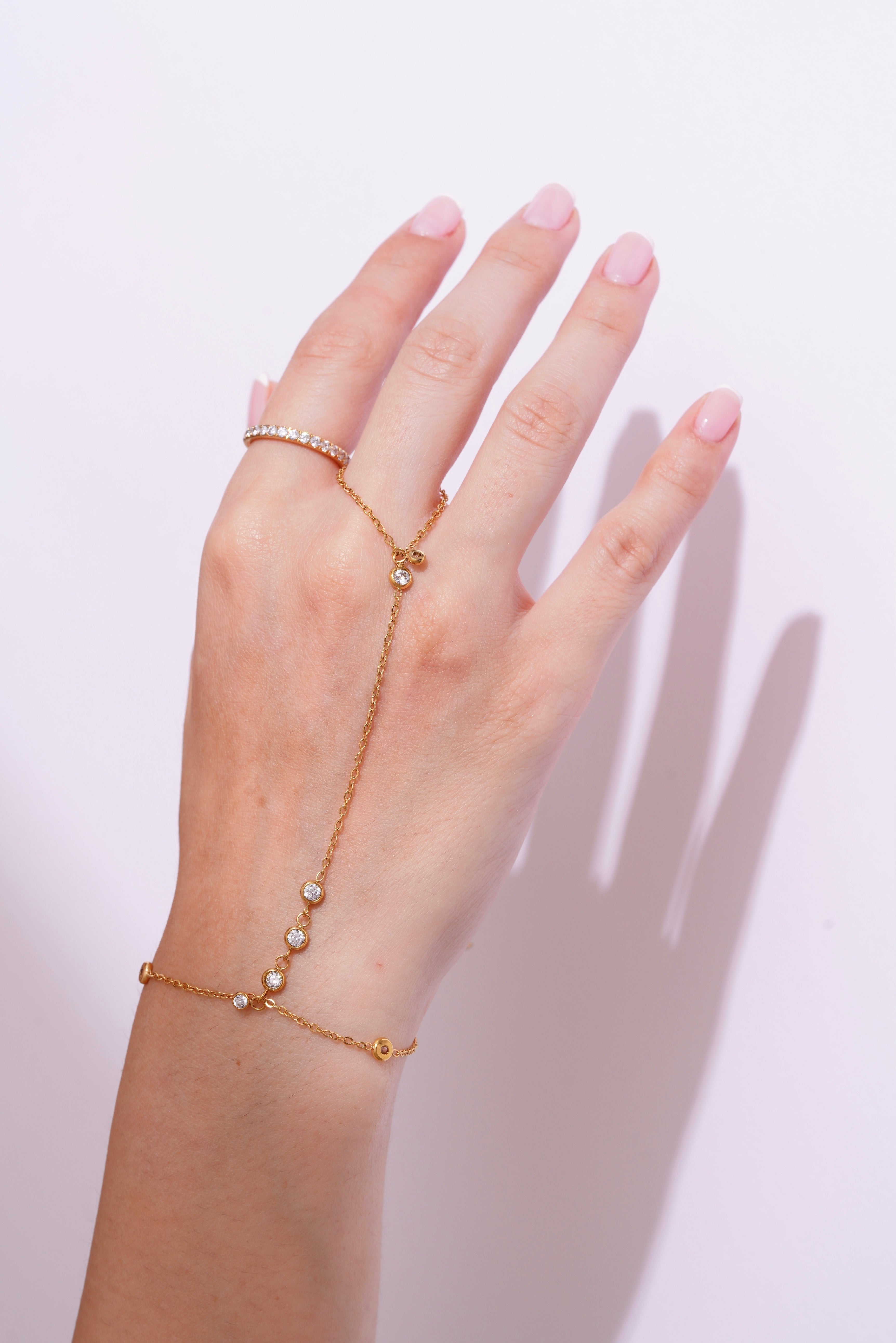 DAZZLED PAVÈ HAND CHAIN